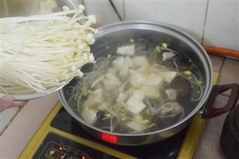 金针菇豆腐猪肉汤的做法图解6