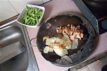 四季豆炒腊肉的做法步骤3