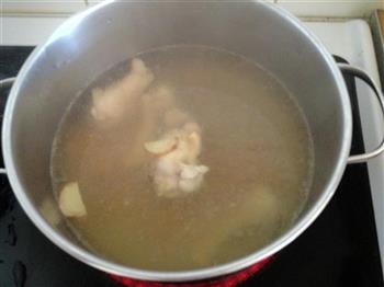 蒲公英虾米鸡汤的做法图解2
