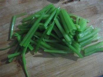 凉拌芹菜腐竹的做法步骤3