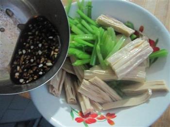 凉拌芹菜腐竹的做法步骤7