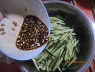 凉拌黄瓜金针菇的做法步骤5
