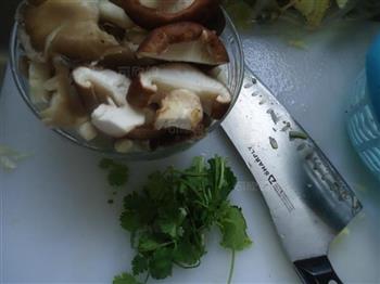 花甲香菇汤的做法步骤2
