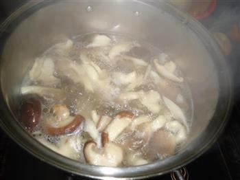花甲香菇汤的做法步骤5