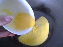 洋葱炒鸡蛋的做法步骤3