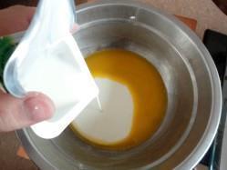 电饭锅版酸奶蛋糕的做法步骤3