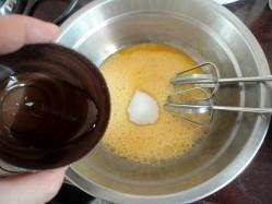 电饭锅版海绵蛋糕的做法步骤4