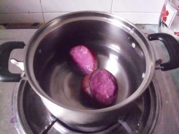 紫薯蛋饼卷的做法图解1