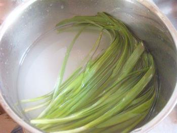 绿豆芽韭菜炒木耳的做法步骤1