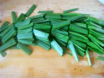 绿豆芽韭菜炒木耳的做法步骤6