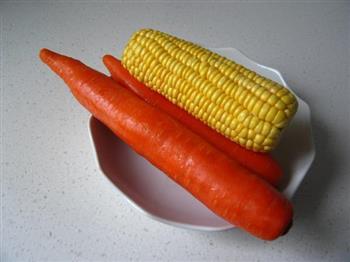 胡萝卜玉米骨头汤的做法图解2