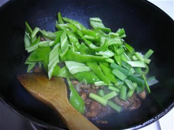尖椒炒肉片的做法步骤8