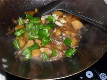 干鱼炖土豆的做法步骤8