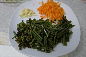 里脊炒蕨菜的做法步骤5