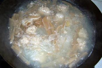 酸菜粉丝肉圆汤的做法步骤7
