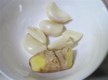 香菇黄焖鸡的做法步骤2