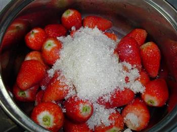 糖水草莓的做法步骤4