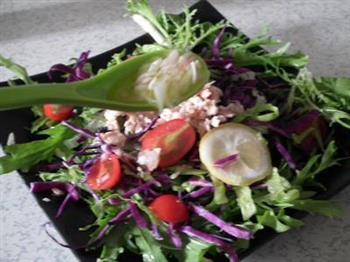 金枪鱼蔬菜沙拉的做法步骤10