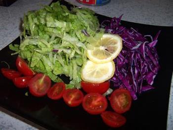 金枪鱼蔬菜沙拉的做法步骤2