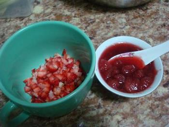 草莓果肉冰淇淋的做法步骤4