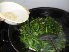 水芹菜炒肉片的做法步骤5