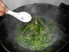 水芹菜炒肉片的做法步骤6