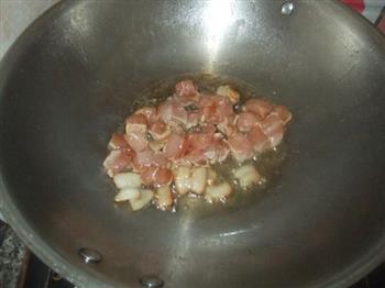 土豆花生烧肉的做法图解7