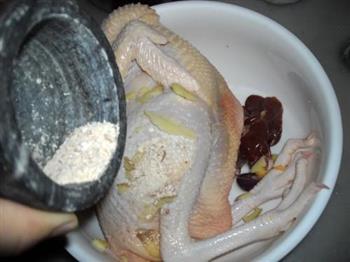 电压锅版盐焗鸡的做法步骤2