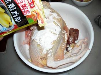 电压锅版盐焗鸡的做法步骤3
