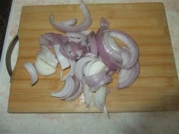 洋葱香菇炒肉片的做法步骤2