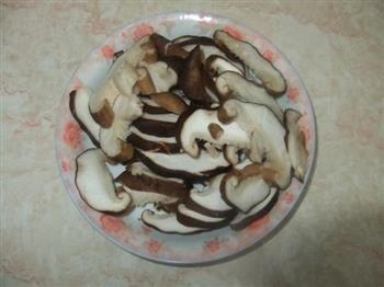 洋葱香菇炒肉片的做法步骤3