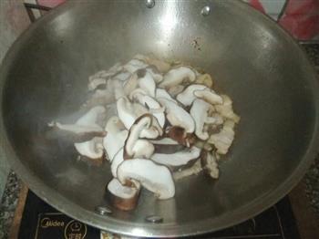 洋葱香菇炒肉片的做法步骤6