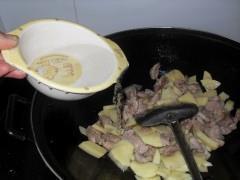 土豆炒肉片的做法步骤6