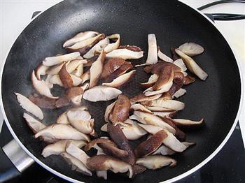 五花肉炒香菇的做法图解6