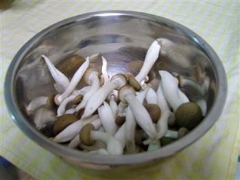 五彩呛蟹味菇的做法步骤1