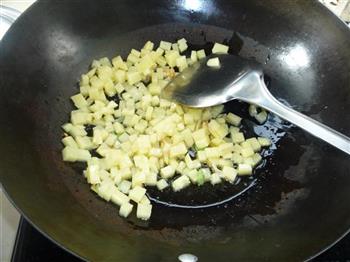 酱焖土豆炒饭的做法步骤4