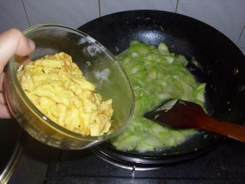 西葫芦炒蛋的做法步骤8