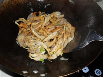 素炒平菇的做法步骤4