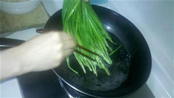 凉拌豆腐皮韭菜的做法步骤3
