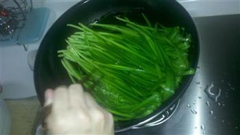 凉拌豆腐皮韭菜的做法图解4