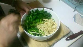 凉拌豆腐皮韭菜的做法步骤6