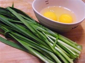 韭菜鸡蛋水煎包的做法步骤2
