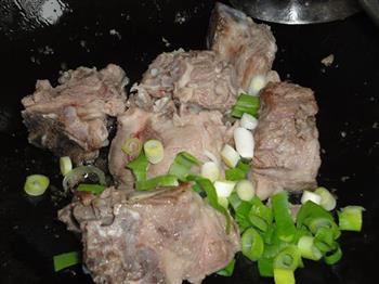 东北酸菜炖排骨的做法步骤3