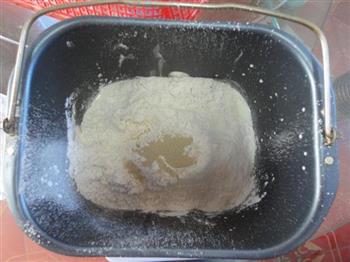 火腿芝麻香葱面包的做法步骤1