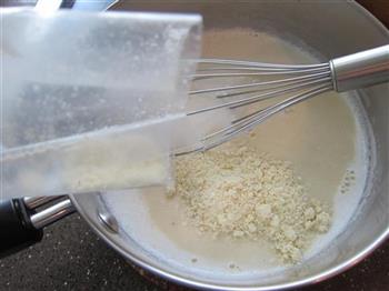 杏仁牛奶布丁的做法步骤3