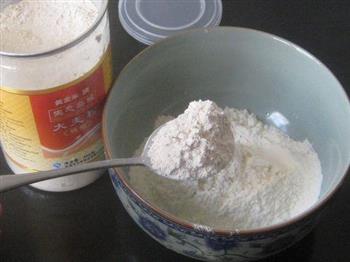 黄瓜丝大麦蛋饼的做法步骤2