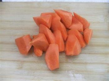 玉米胡萝卜排骨汤的做法步骤2