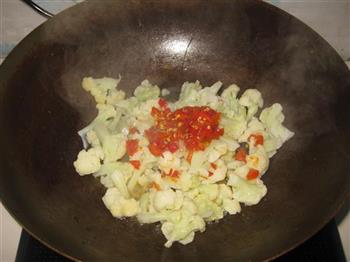 剁椒炒花菜的做法步骤7