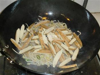 银芽青椒炒豆干的做法步骤10