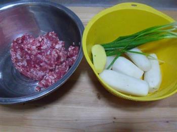 猪肉萝卜饺子的做法步骤1